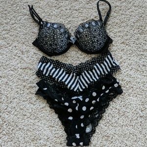 Victoria's Secret bra w/two matching panties